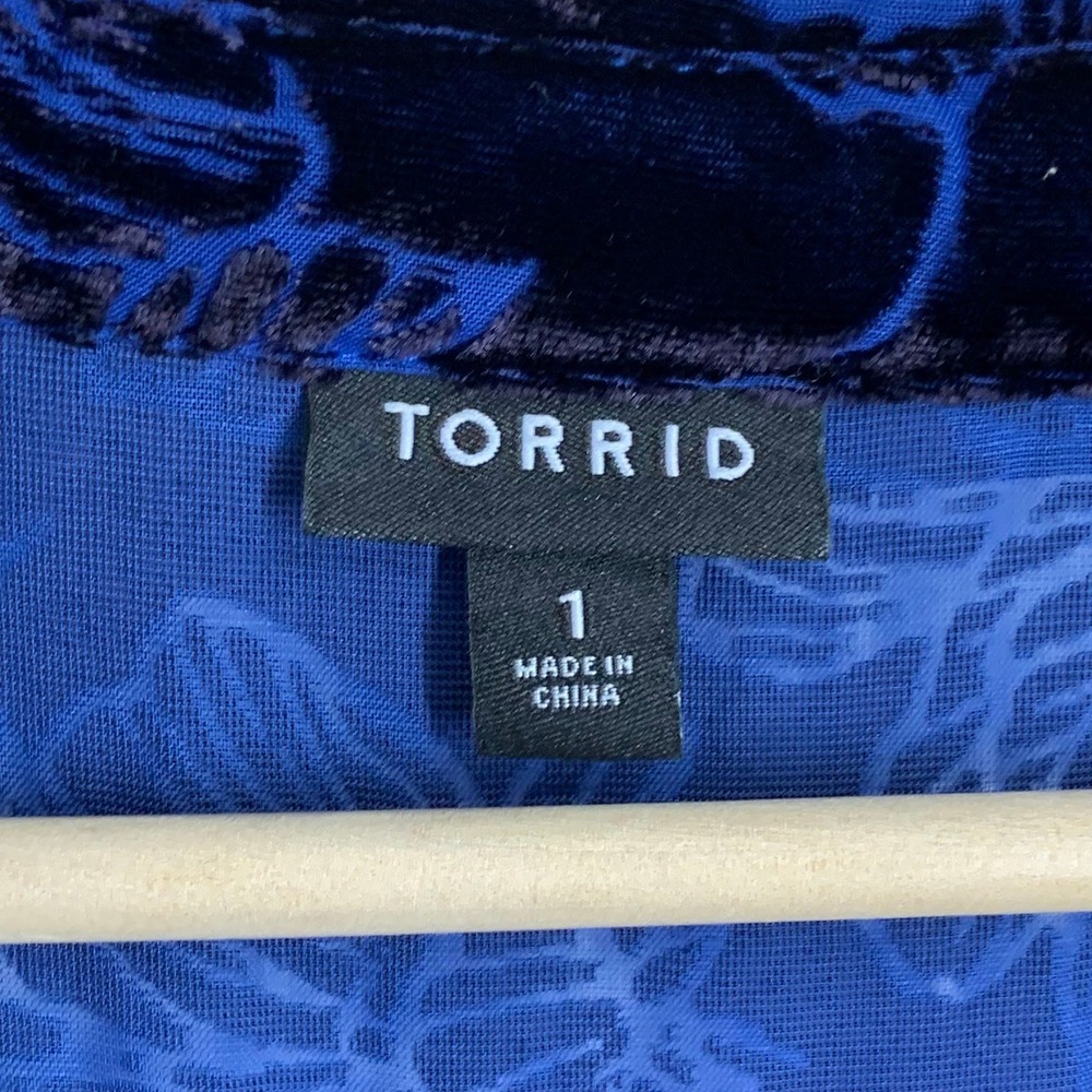 Torrid Blue Floral Burnout Velvet Button Down Shirt Womens Size 1 Long Sleeve - Picture 6 of 12